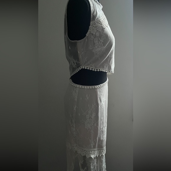 NBD Karina Cream Lace *Revolve*
Floral Cut Out One Sleeve
Cocktail Dress size M - Picture 9 of 11